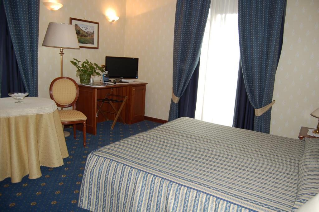 Hotel Olympic Saint-Vincent Room photo